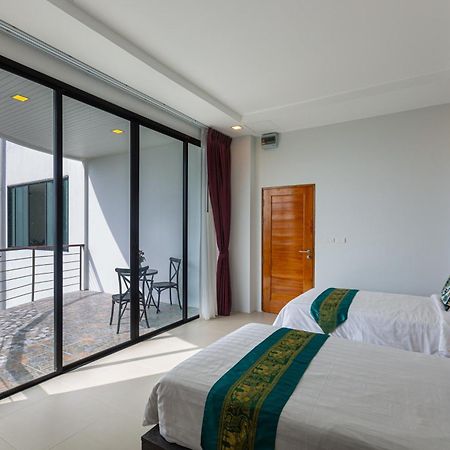 Rossarin Sea View Patong Hotel Bagian luar foto
