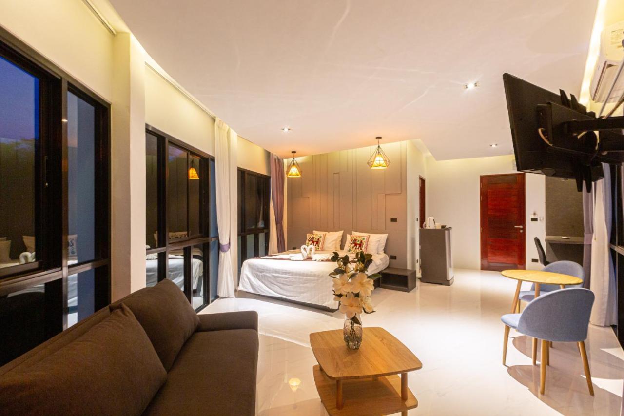 Rossarin Sea View Patong Hotel Bagian luar foto