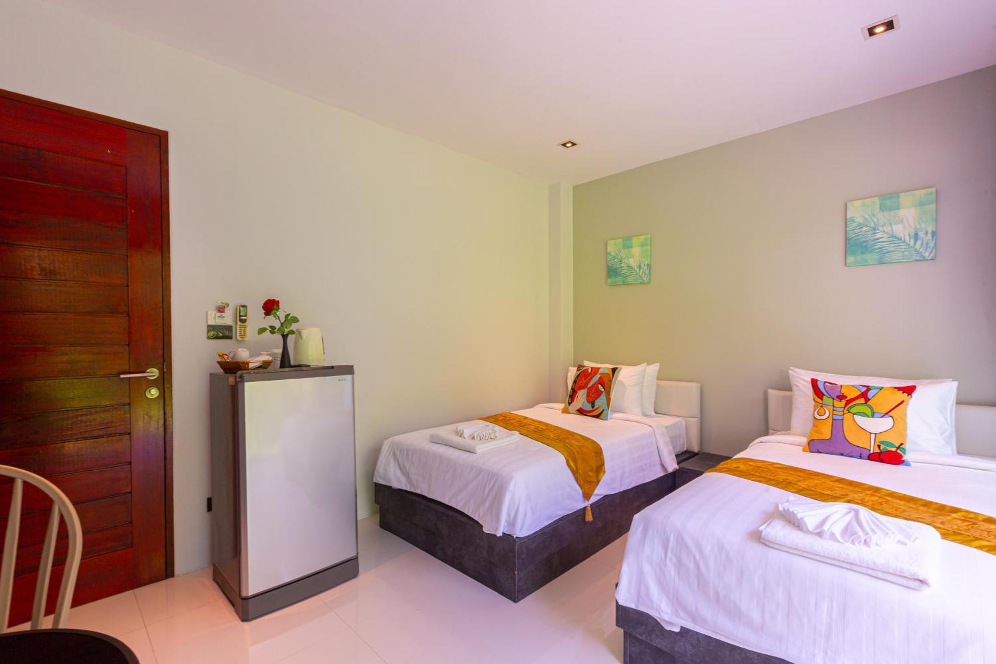 Rossarin Sea View Patong Hotel Bagian luar foto