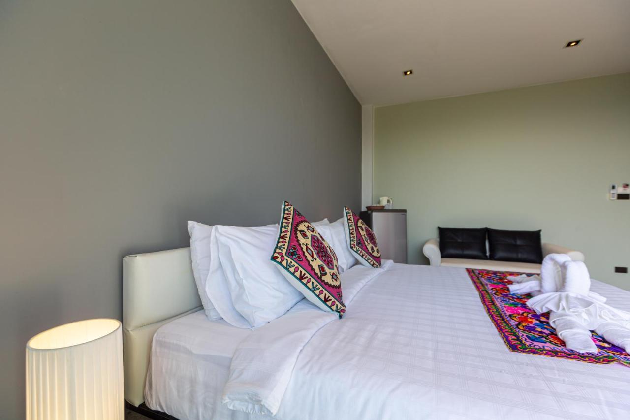 Rossarin Sea View Patong Hotel Bagian luar foto