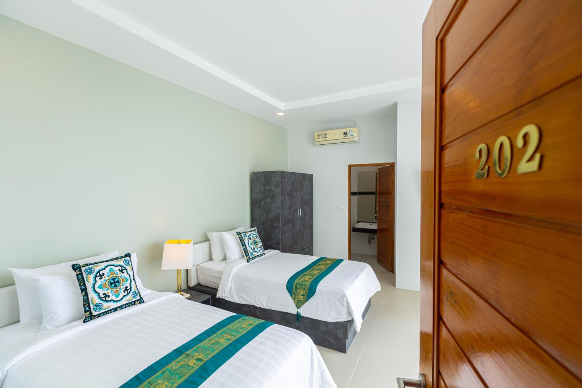 Rossarin Sea View Patong Hotel Bagian luar foto