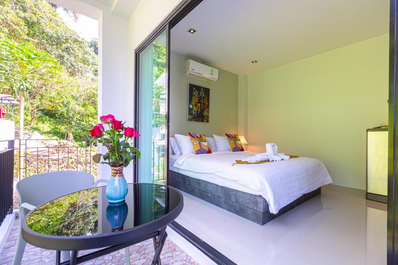 Rossarin Sea View Patong Hotel Bagian luar foto