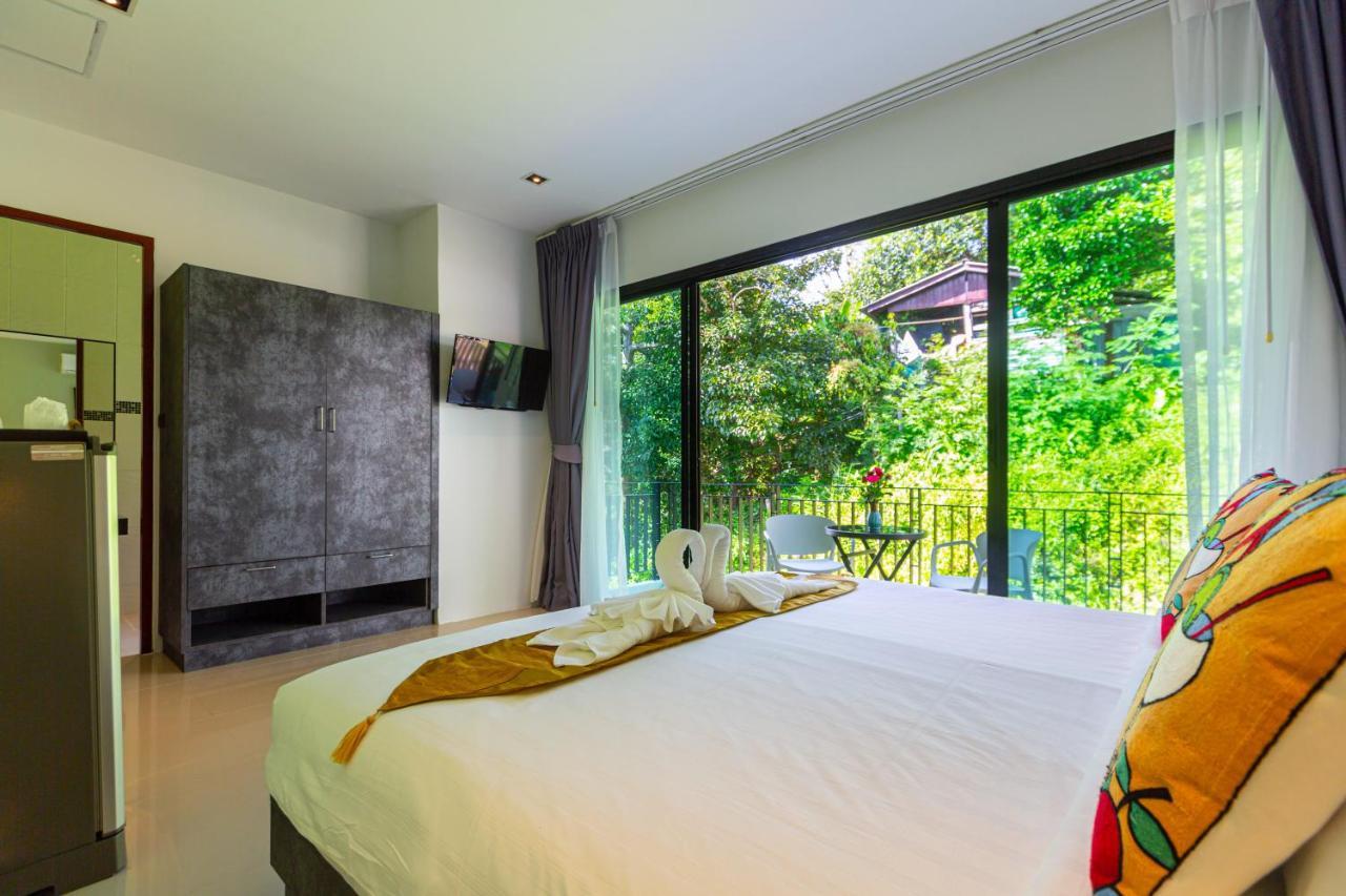 Rossarin Sea View Patong Hotel Bagian luar foto