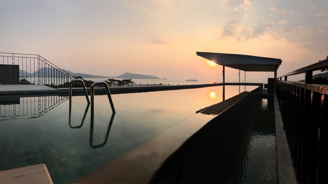 Rossarin Sea View Patong Hotel Bagian luar foto